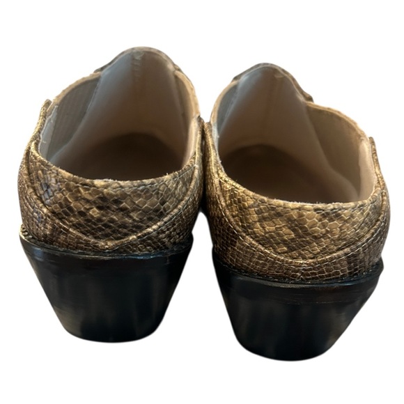 Revolve Raye snakeskin mules - Picture 6 of 7